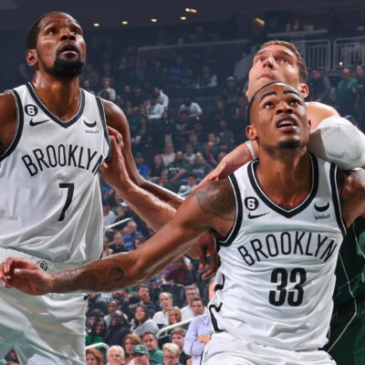 Photo of Nic Claxton playing with Brooklyn Nets teammates.